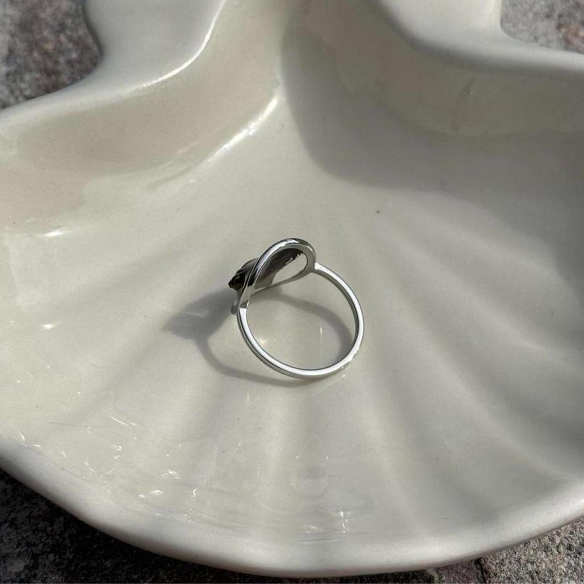 Side view of shark tooth resin ring band